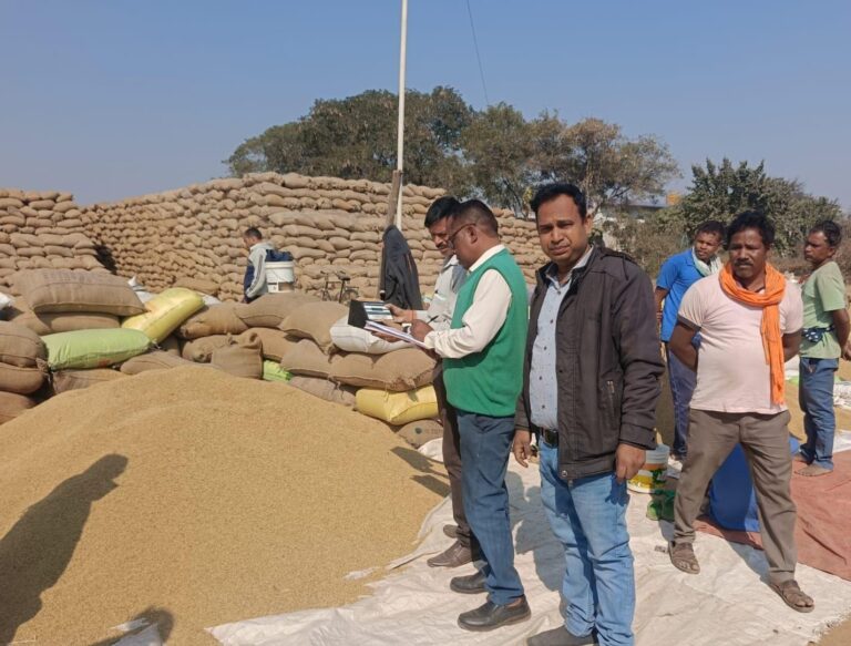 समर्थन मूल्य पर धान खरीदी में रायगढ़ जिला अग्रसर, 4.18 लाख मीट्रिक टन से अधिक उपार्जन
